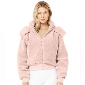 Alo yoga foxy Sherpa jacket in size medium. Color mauve.